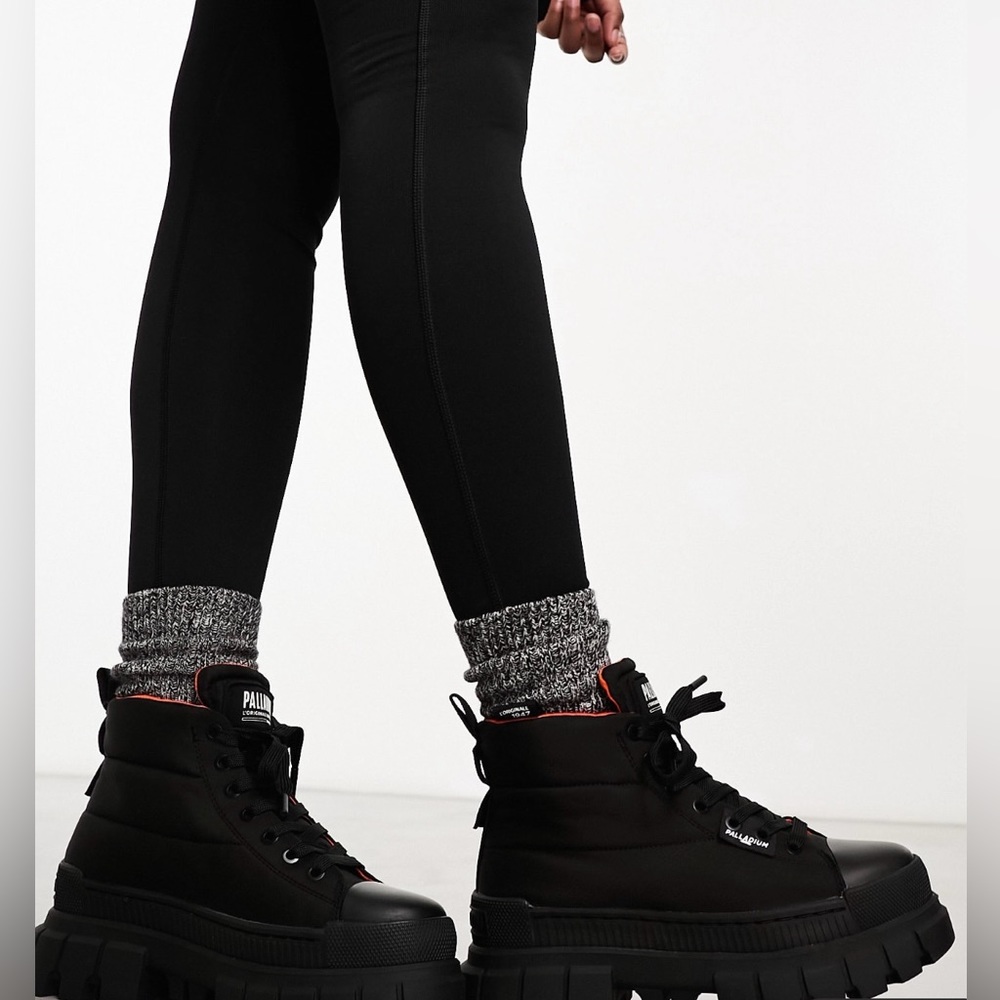 [[SOLD]] PALLADIUM Revolt Overcrush Quilted Boots - Picture 10 of 10